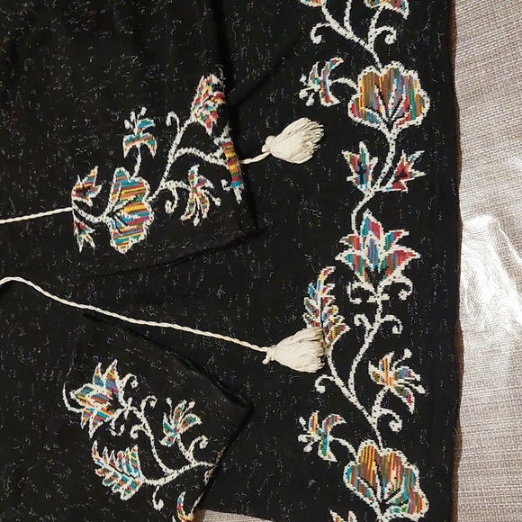 Woman's Lulu Love Fashion Embroidered Top - Picture 5 of 6